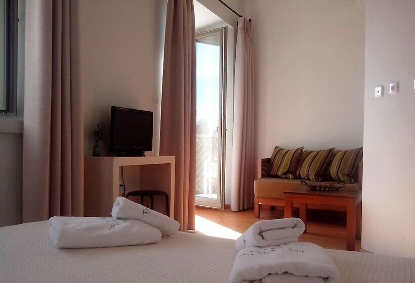 هتل The Lotus Tree