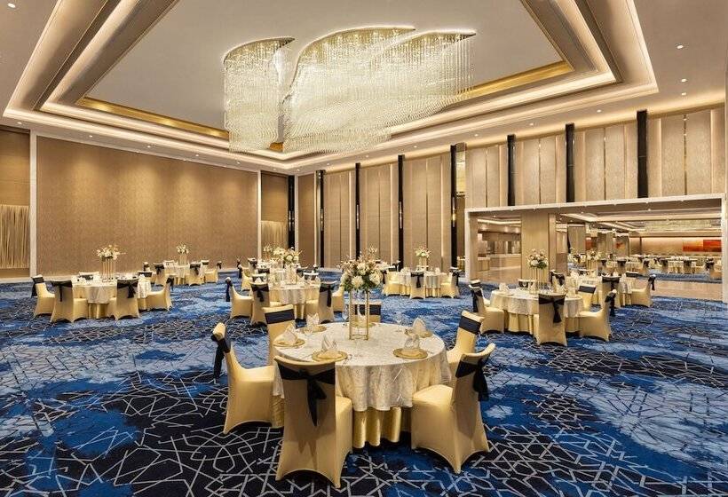 Hotel Courtyard By Marriott Bhopal