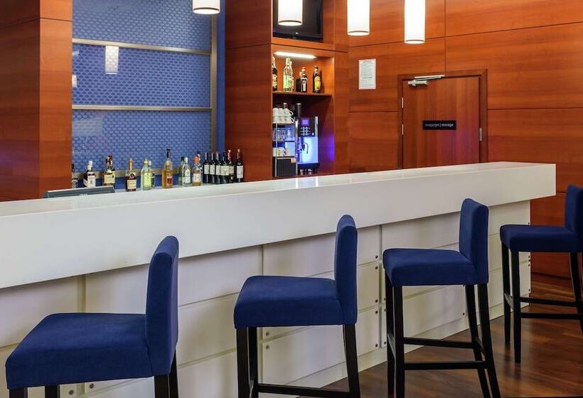 هتل Hampton By Hilton Warsaw Airport