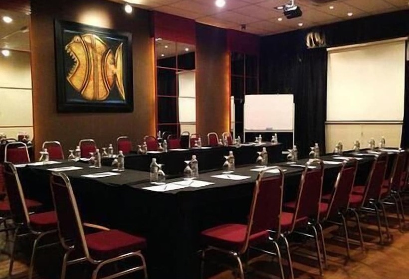 בית מלון כפרי The Mark S Lodge