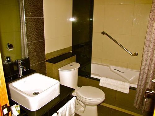 ホテル The Metropolis Suites Davao
