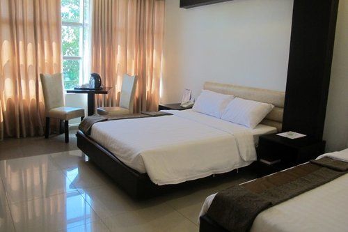 ホテル The Metropolis Suites Davao