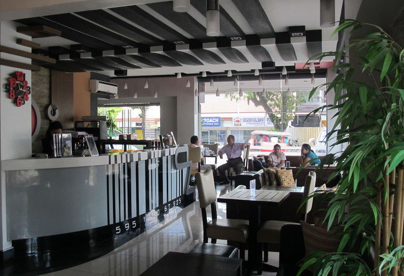 ホテル The Metropolis Suites Davao