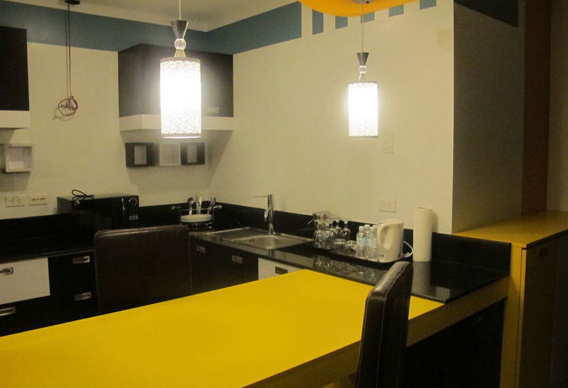 ホテル The Metropolis Suites Davao