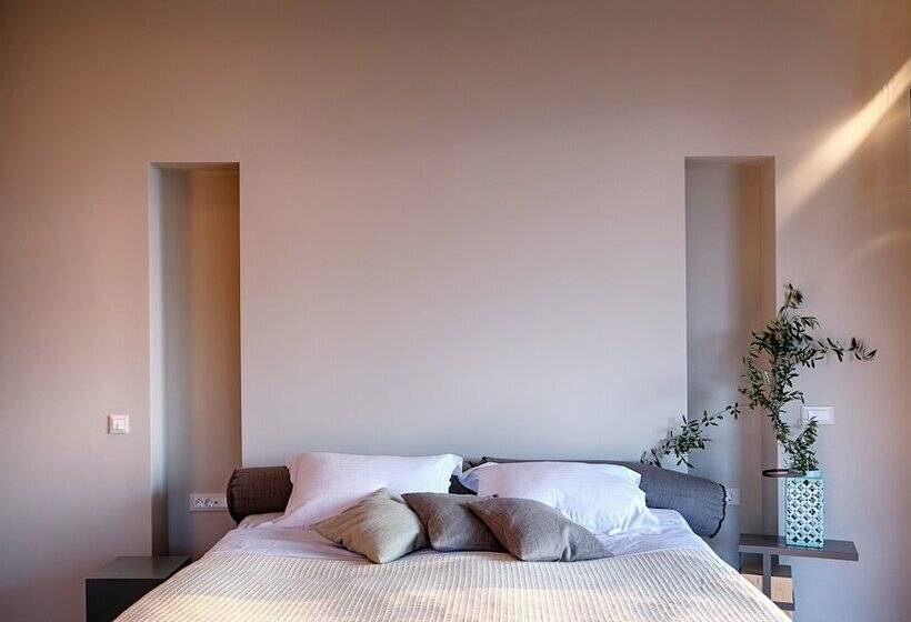 هتل Euphoria Suites