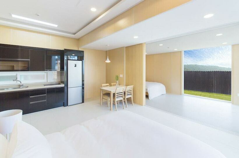 Отель The Mare Pool Villa Pension