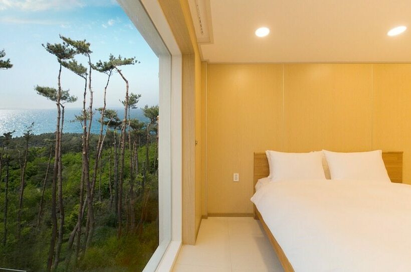 Отель The Mare Pool Villa Pension