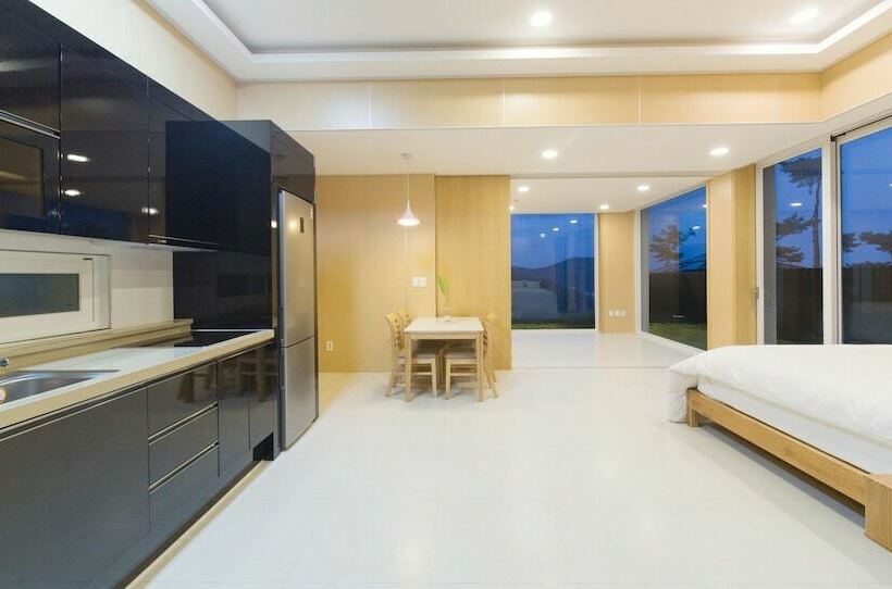 Отель The Mare Pool Villa Pension