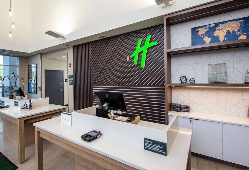 בית מלון כפרי Holiday Inn & Suites Detroit   Troy, An Ihg