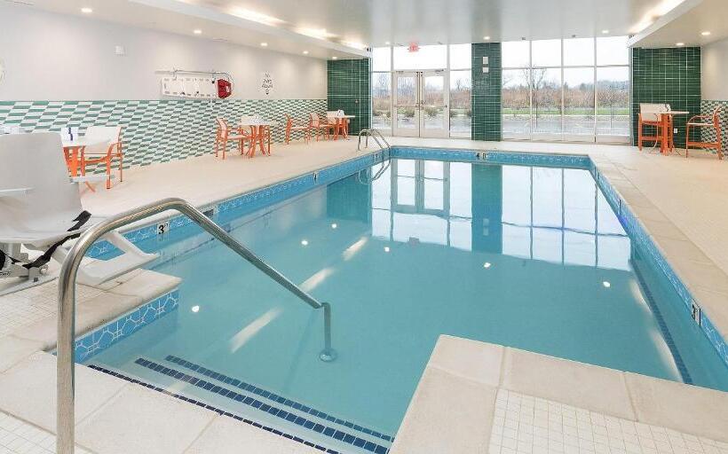 בית מלון כפרי Holiday Inn & Suites Detroit   Troy, An Ihg