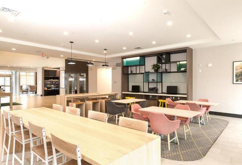 בית מלון כפרי Holiday Inn & Suites Detroit   Troy, An Ihg