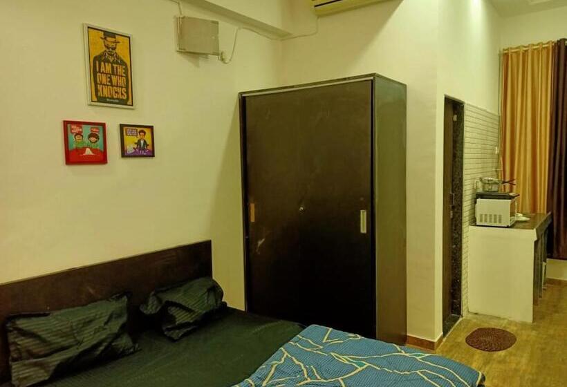 ホテル Ivy Pali Studio Rooms , Dhokshet