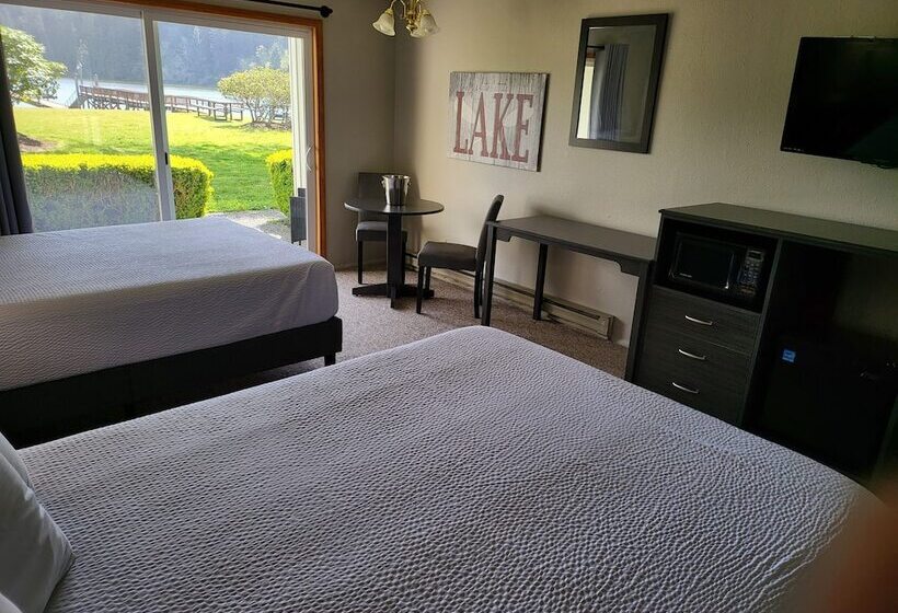 Отель Lakeshore Lodge