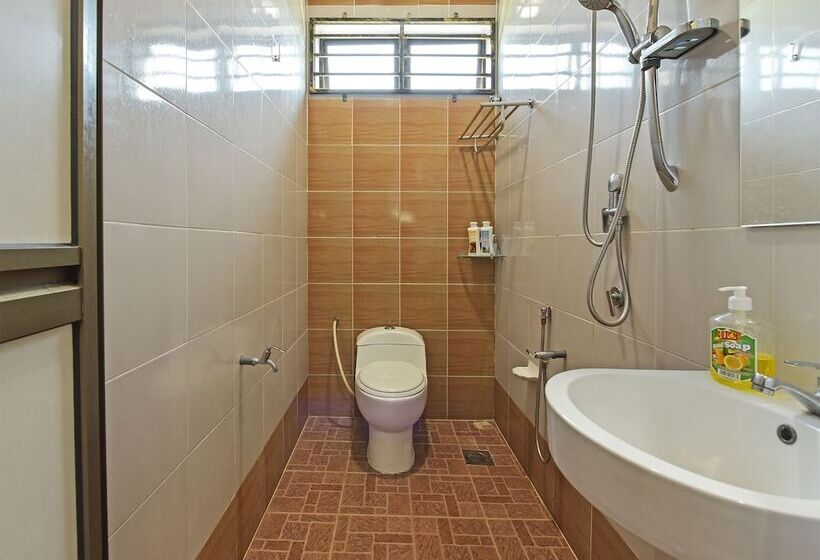 فندق Oyo 90448 Nurbayu Guest House