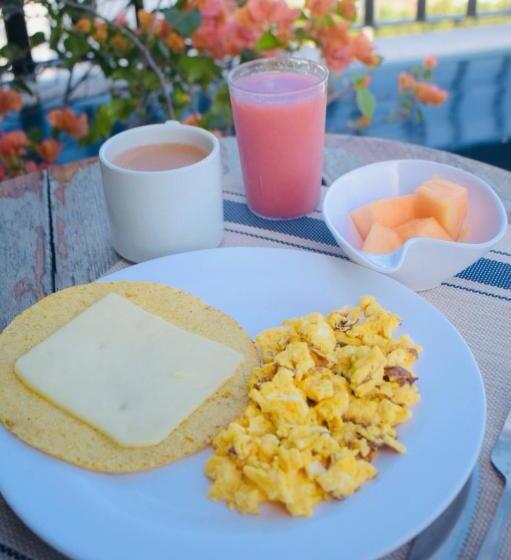 هتل Parque De Los Novios Inn