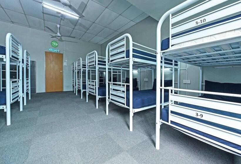 فندق Spot On 90449 Bed Station Guest House Dormitory