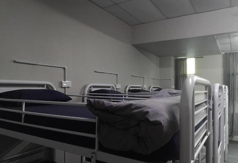 فندق Spot On 90449 Bed Station Guest House Dormitory