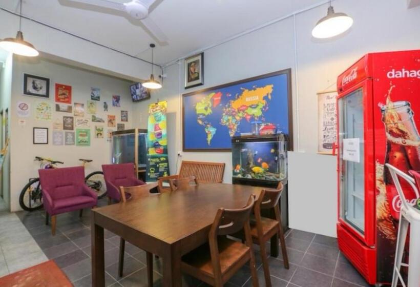 فندق Spot On 90449 Bed Station Guest House Dormitory