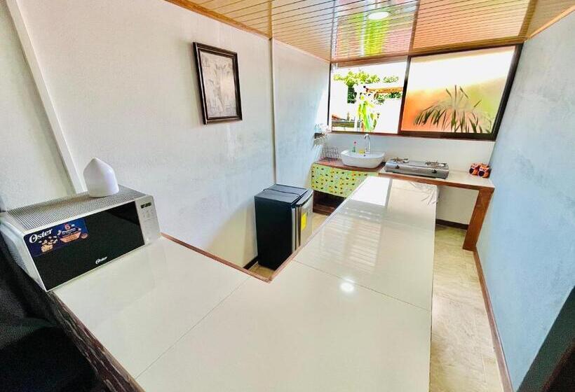 ベッドアンドブレックファースト Gufo Rooms , Apartahotel , La Fortuna Volcan Arenal
