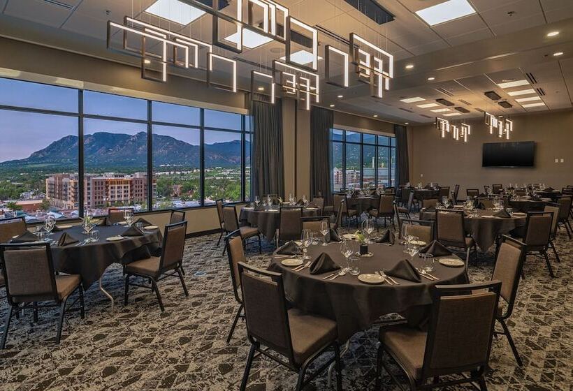 هتل Element Colorado Springs Downtown