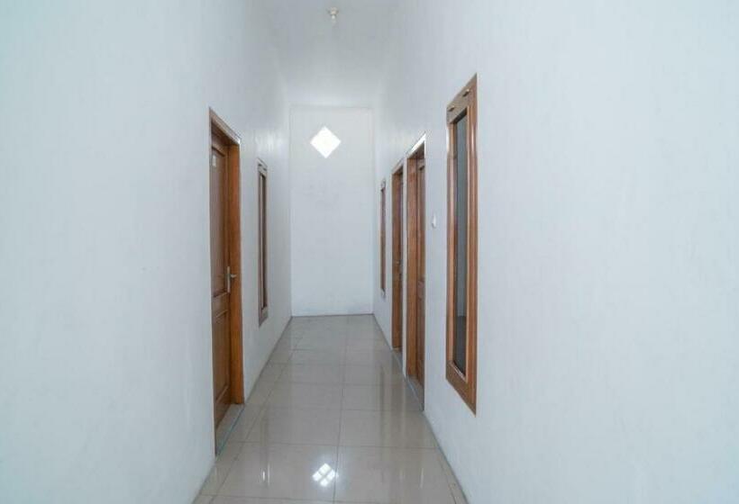 ホテル Reddoorz Near Rs Mitra Keluarga Waru