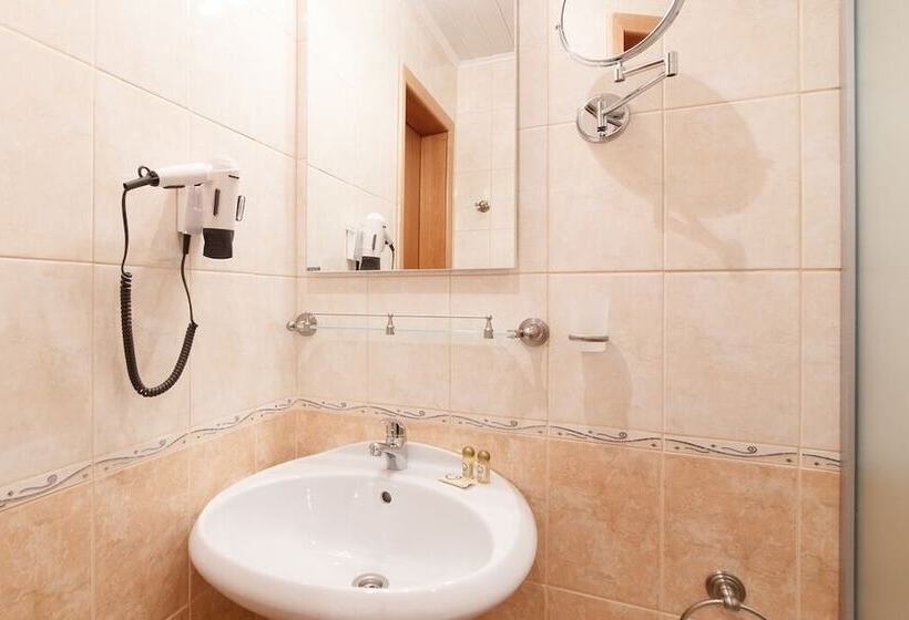 בית מלון כפרי Ural