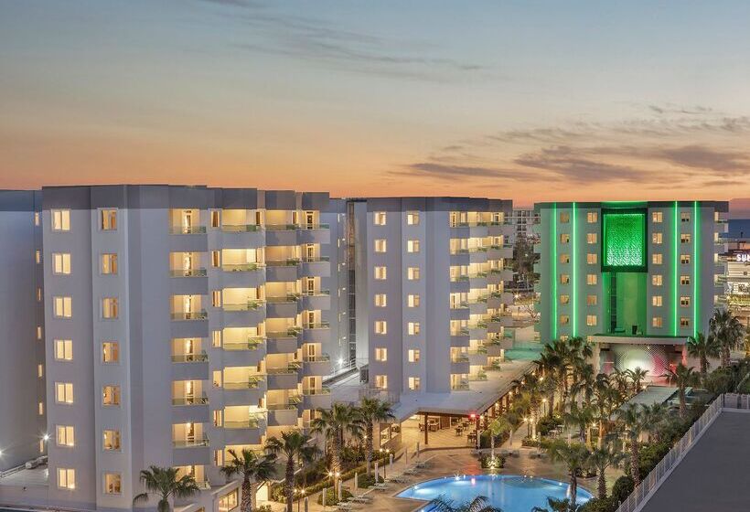 استراحتگاه Wyndham Garden Lara