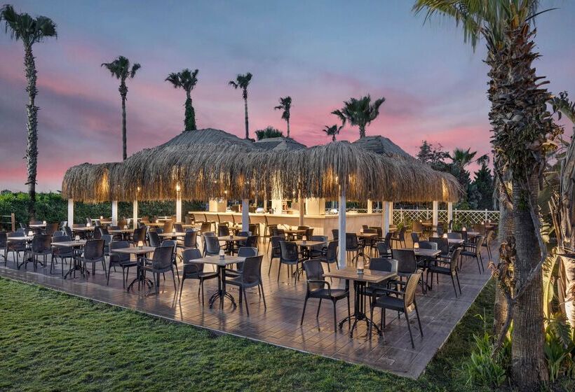 استراحتگاه Wyndham Garden Lara