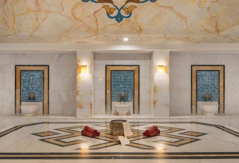 استراحتگاه Wyndham Garden Lara