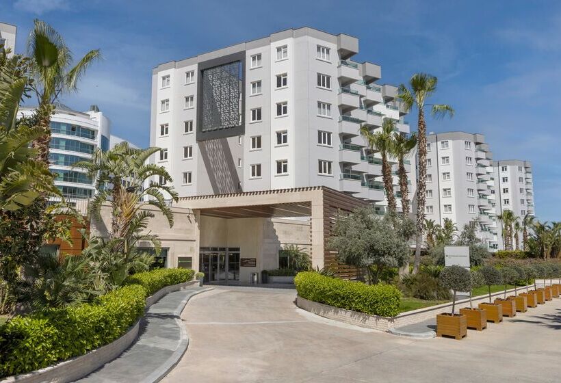 استراحتگاه Wyndham Garden Lara