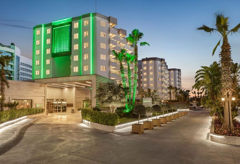 استراحتگاه Wyndham Garden Lara