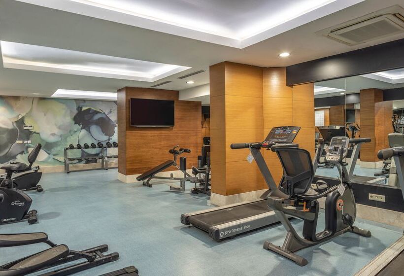 استراحتگاه Wyndham Garden Lara