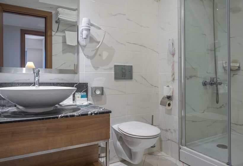 استراحتگاه Wyndham Garden Lara