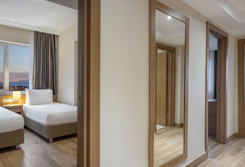 استراحتگاه Wyndham Garden Lara