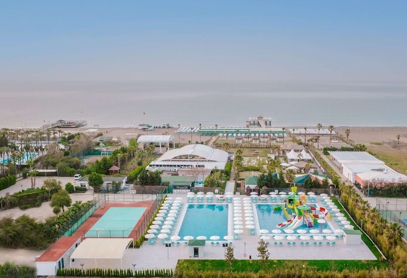 استراحتگاه Wyndham Garden Lara