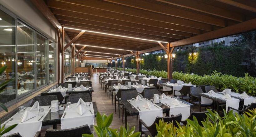 استراحتگاه Wyndham Garden Lara