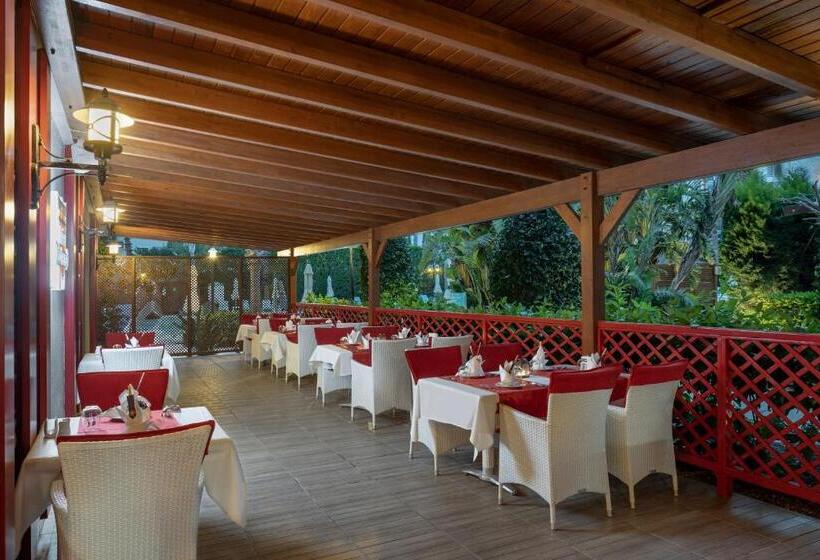 استراحتگاه Wyndham Garden Lara