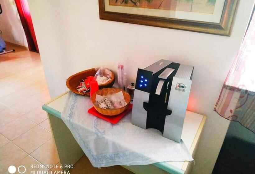 تختخواب و صبحانه Garden Relais