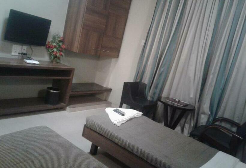 فندق Krishna International