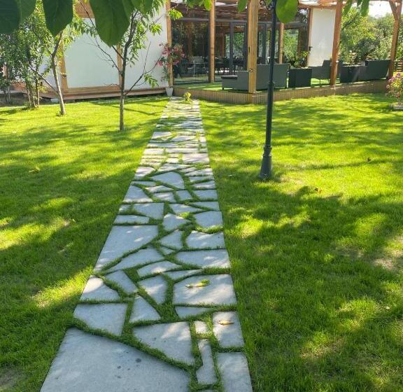 پانسیون Agropa Garden