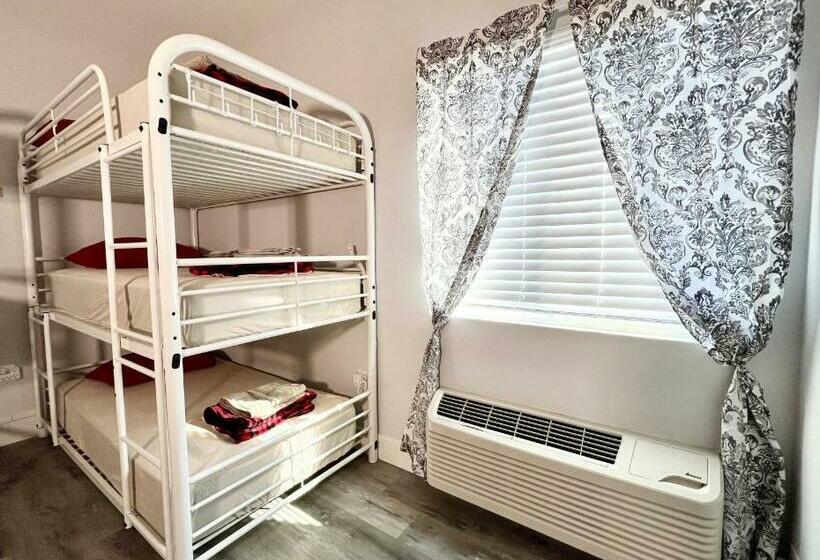 Pineapple Hostel