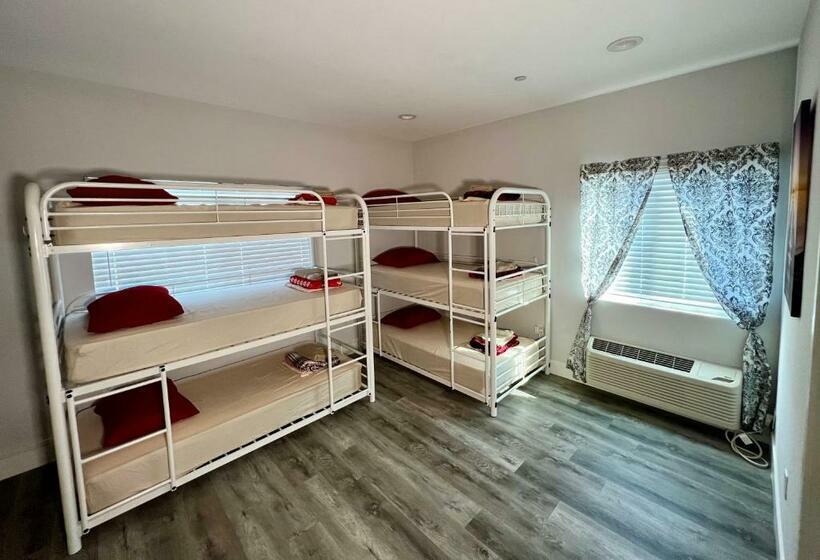 Pineapple Hostel