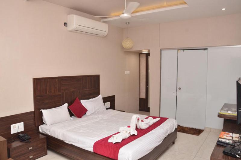酒店 Om Palace And Party Plot Palitana