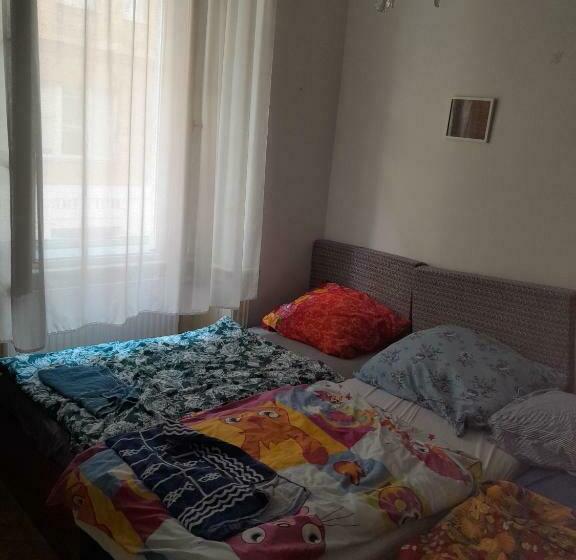 پانسیون Private Room In Shared Luxurious Palace Like Apartment With 2 Bathrooms Including Whirlpool And Virt