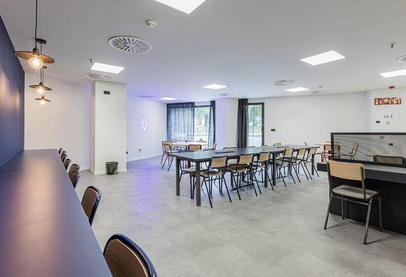 فندق صغير Micampus Santander Student Residence