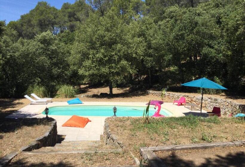 پانسیون Villa Bleucassis