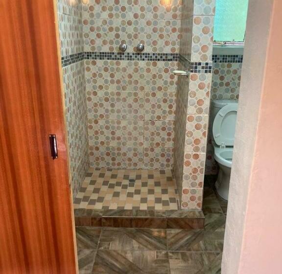 פנסיון Thullyteams Guesthouse