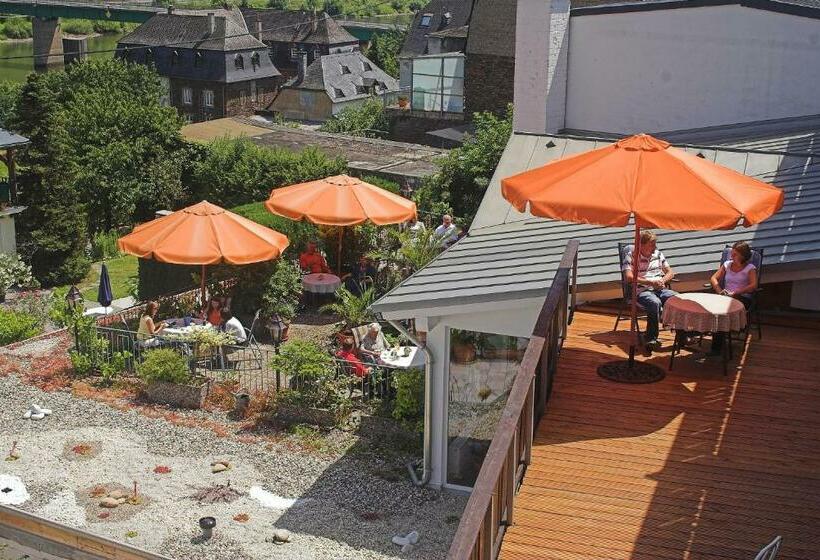 ホテル Weinhaus Burg Schneider