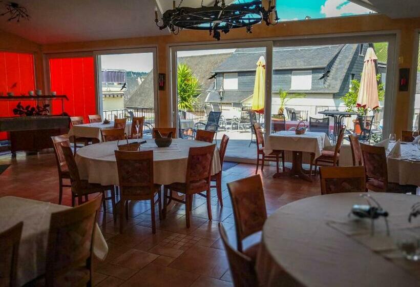 ホテル Weinhaus Burg Schneider