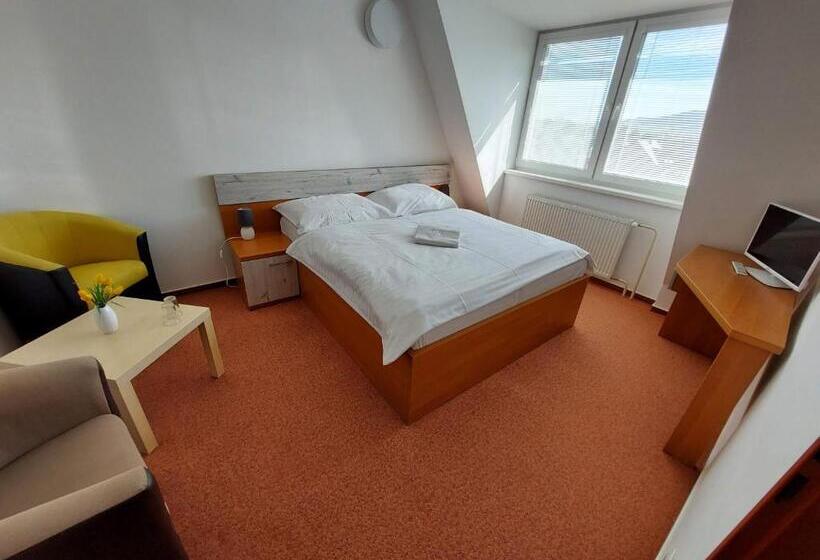 بنسيون Agrohotel Tri Brezy